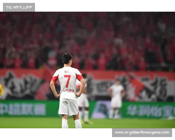 海港球迷组织赛后集结静坐抗议 主帅临场指挥失误引发不满